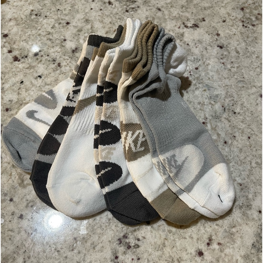 Nike new no show socks fits size 6-10 women